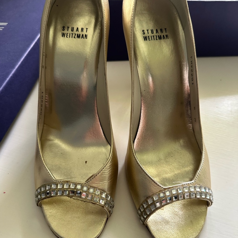 Women’s size 8 high heel pumps
